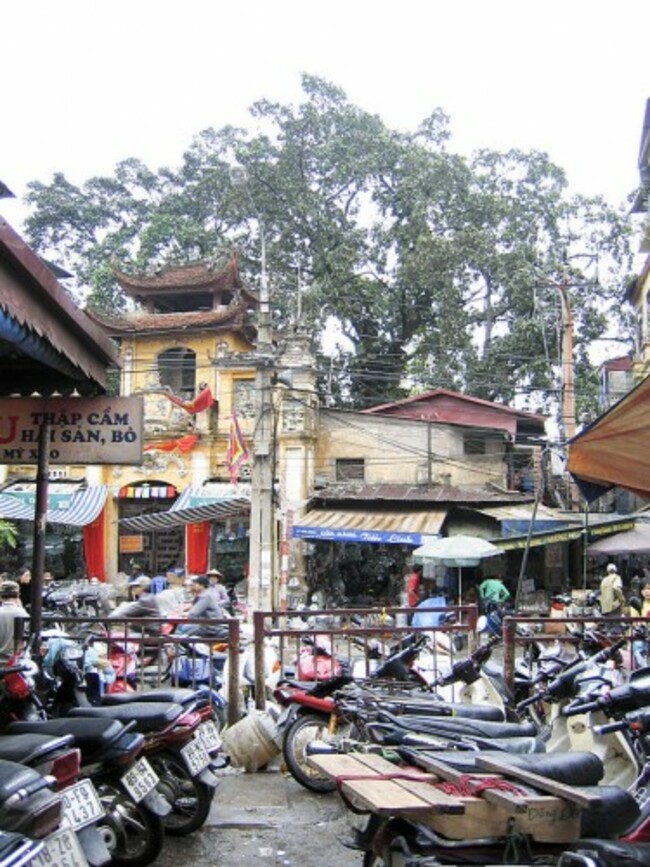 Motorcycles_in_Hanoi