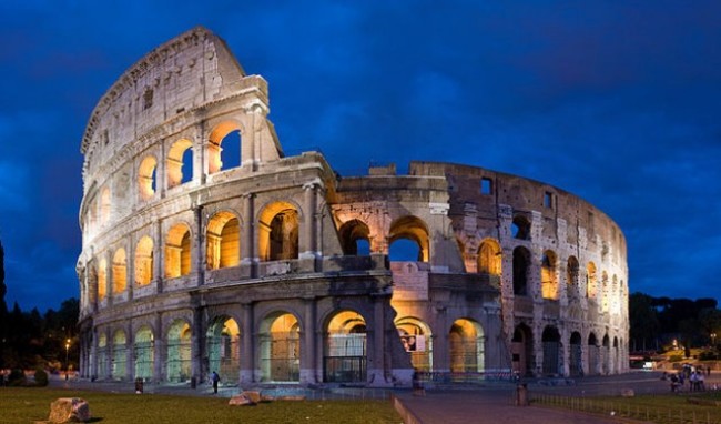 640px-Colosseum_in_Rome,_Italy_-_April_2007