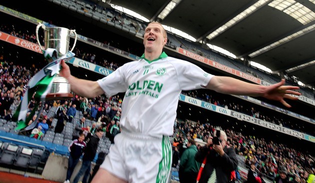 Henry Shefflin celebrates with the cup