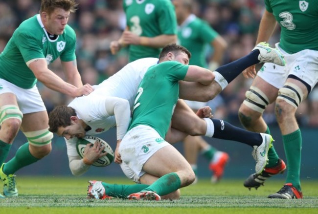 England&Otilde;s Alex Goode is tackled by Ireland&Otilde;s Robbie Henshaw 1/3/2015