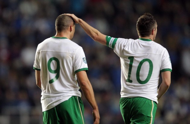 Jonathan Walters celebrates his goal with Robbie Keane