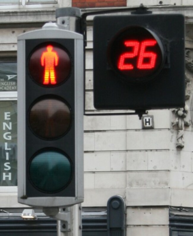 Traffic_light_modern_version_Ireland_Dublin_4_red_2009-09-27