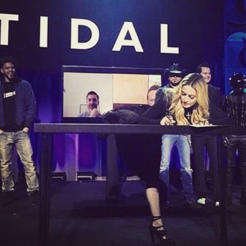 One wAy to sign a document.........TIDAL=ArtistS first! ❤️#rebelheart