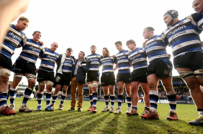 BathÕs Head coach Mike Ford with the players in a huddle