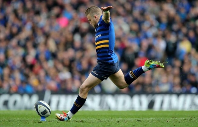 Ian Madigan kicks a penalty