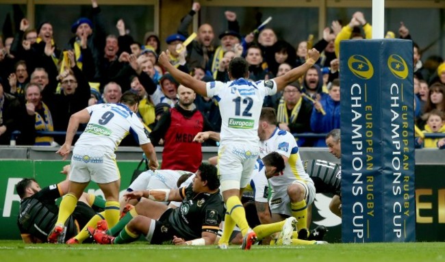 Wesley Fofana celebrates as Noa Nakaitaci scores a try