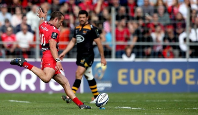 Frederic Michalak kicks a penalty