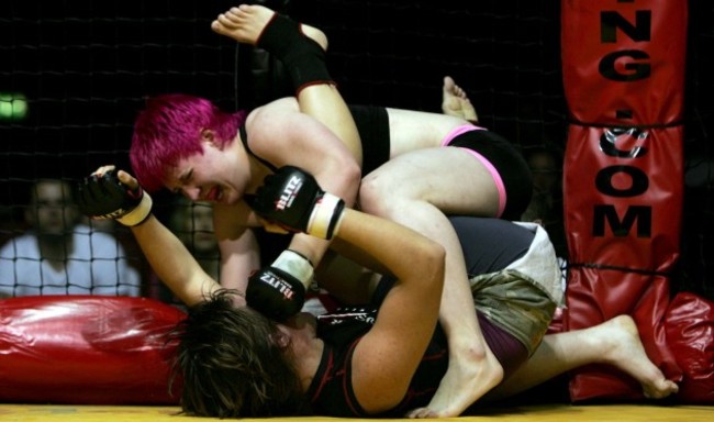 Aisling Daly (pink hair) fighting Majanka Lathouwers 29/9/2007