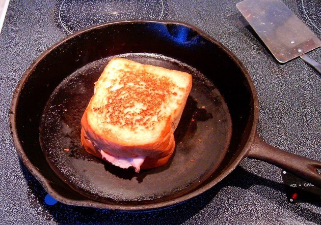 Grilled_ham_and_cheese_014