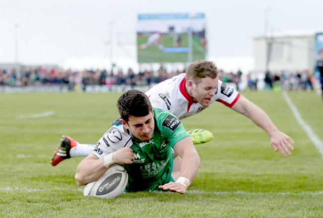 Tiernan O&Otilde;Halloran scores his side's second try despite Darren Cave