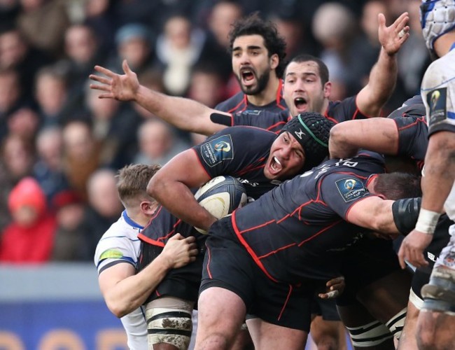 ToulouseÕs Thierry Dusautoir under pressure