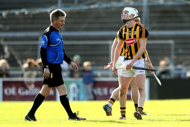 Lester Ryan speaks to referee Barry Kelly