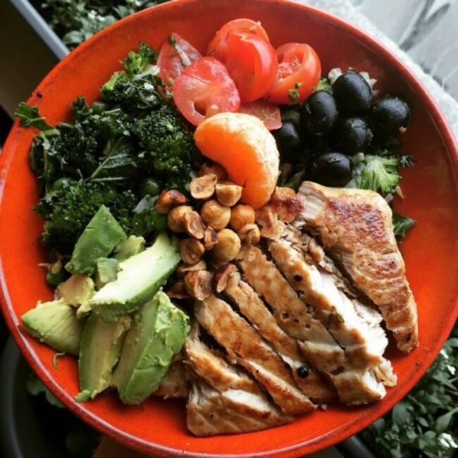 Seared tuna steak marinated in Orange ginger honey and dill, on a bed of chopped salad-kale w/greens , toasted hazelnuts & of course avo. #naturalbornfeeder