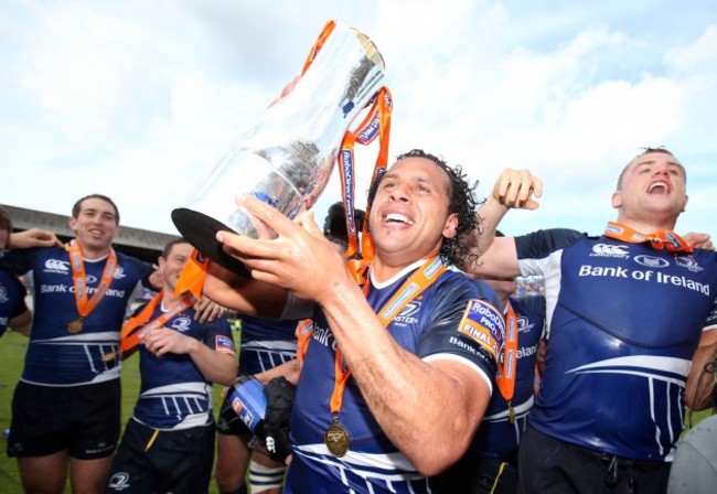 Isa Nacewa lifts RaboDirect PRO12 trophy