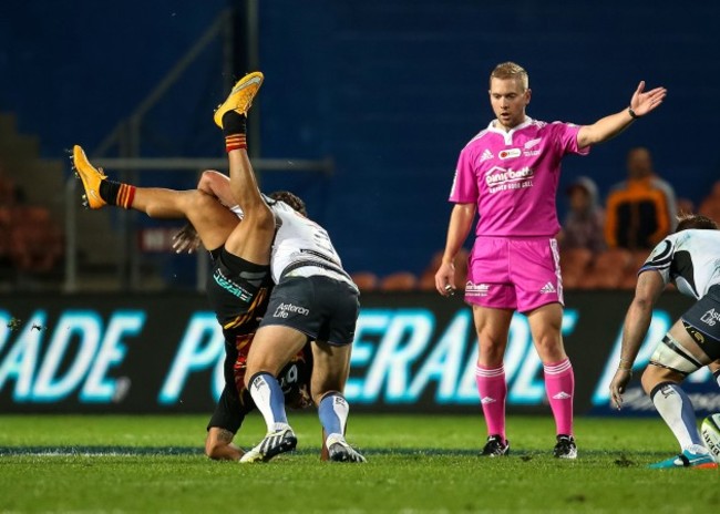 Tim Nanai-Williams is tackled by Ian Prior