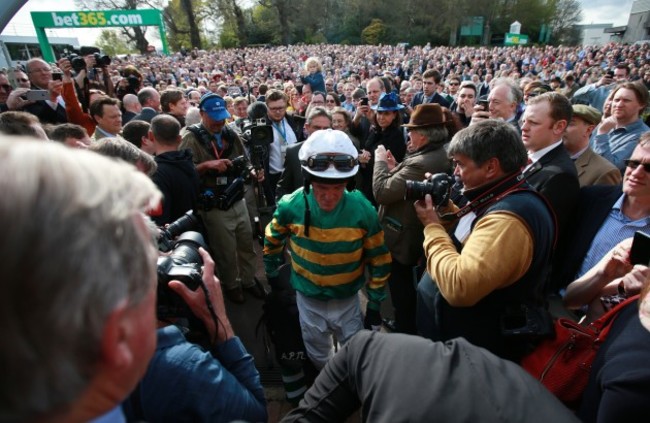 Horse Racing - bet365 Jump Finale - Sandown Racecourse