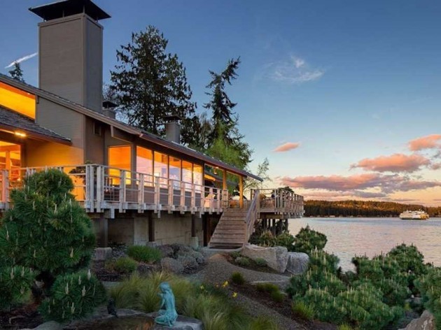 the-home-is-located-on-bainbridge-island-across-puget-sound-from-seattle