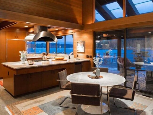 and-big-windows-look-out-on-the-water