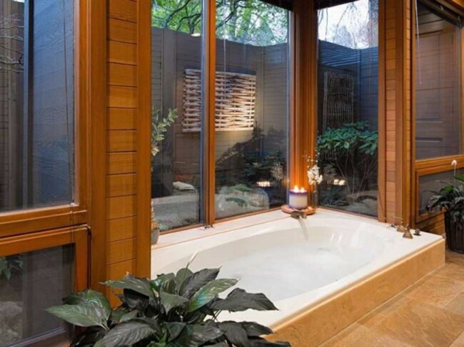 theres-a-large-bath-tub