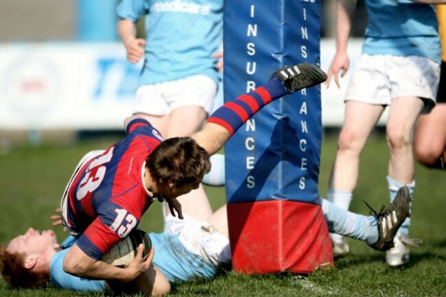 James Hart goes over for a try