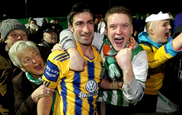 Kevin OÕConnor celebrates with fans after the game