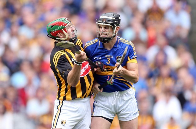 Paul Curran and Eoin Larkin in the early moments of the game