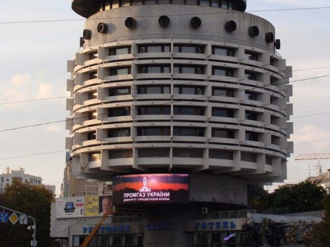 the-hotel-salut-in-kiev-was-designed-by-abraham-miletsky-in-1984-and-like-the-ukrainian-result-featured-earlier-has-a-very-spacecraft-like-effect