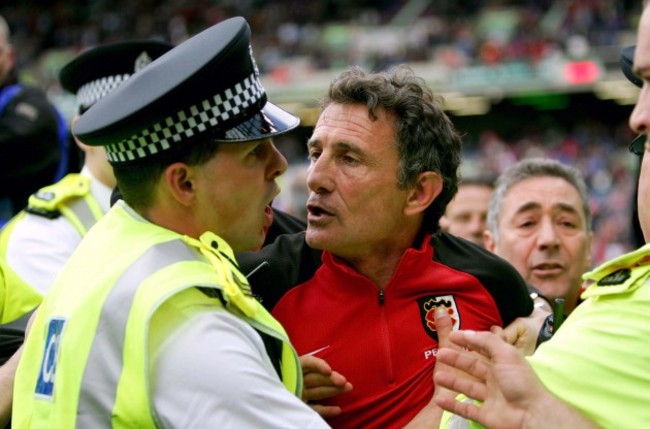 Guy Noves is arrested after the match 22/5/2005