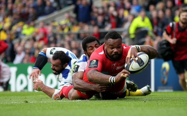 Mathieu Bastareaud scores his side's first try