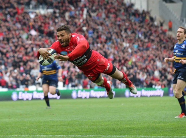 Bryan Habana scores a try