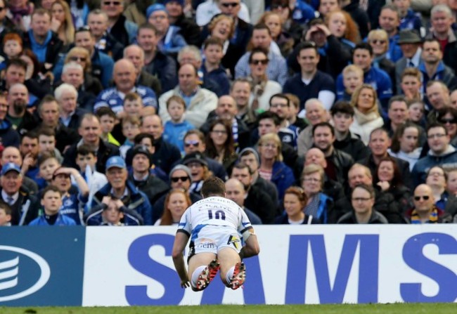 George Ford scores a try