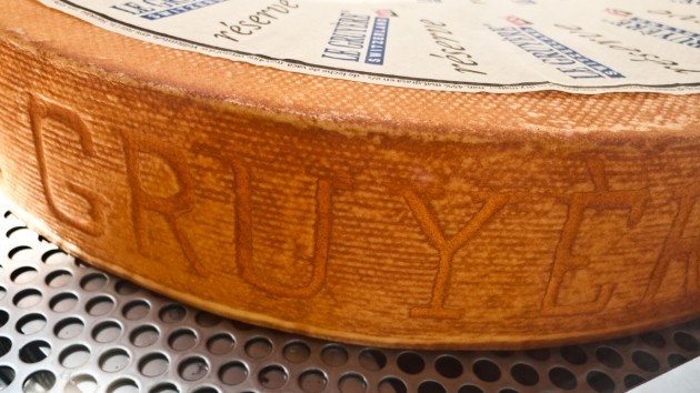Side_of_Gruyère_cheese