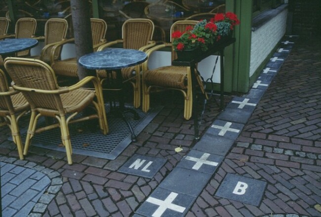 Baarle-Nassau_fronti&egrave;re_caf&eacute;