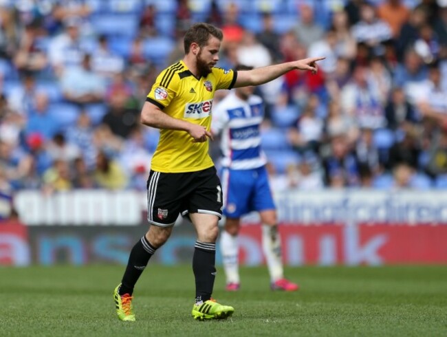 Soccer - Sky Bet Championship - Reading v Brentford - Madejski Stadium