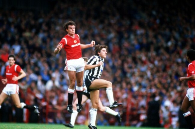 Soccer - Canon League Division One - Manchester United v Newcastle United