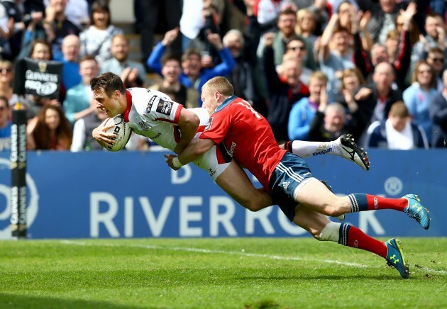 Tommy Bowe scores a try despite Keith Earls