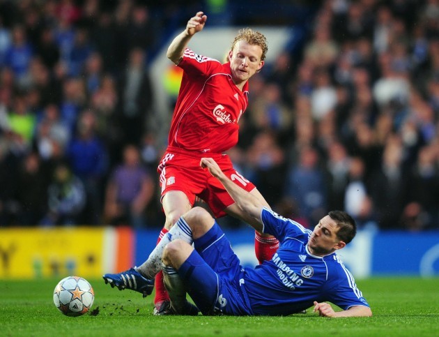 Dirk Kuyt is tackled by Frank Lampard 30/4/2008