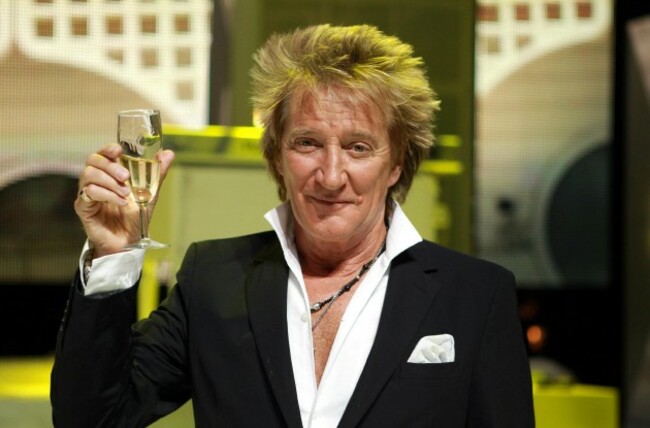 Rod Stewart tops UK album charts