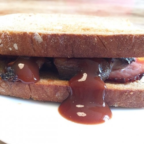 Breakfast. Bacon and mushroom sandwich (HEXB) with HP Sauce (.5syn) #breakfast #bacon #mushroom #sandwich #HPSauce #syn #sw #swbreakfast #SlimmingWorld #slimmingworlduk #slimmingworldfood #slimmingworldfamily #food #foodporn #hexb #bread