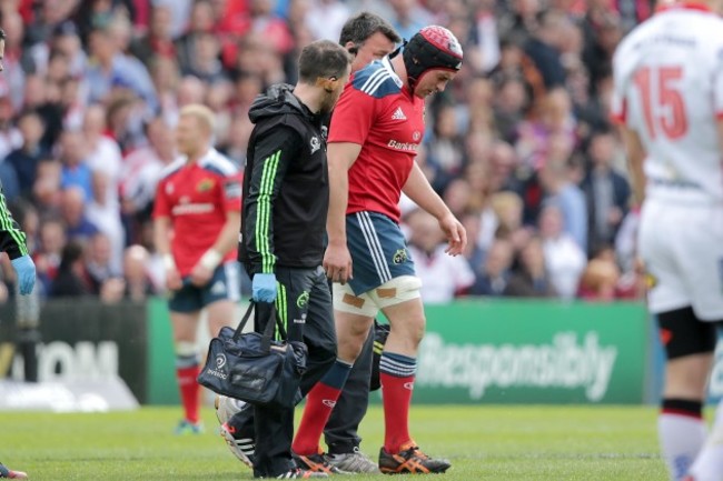 Tommy O'Donnell leaves the field injured