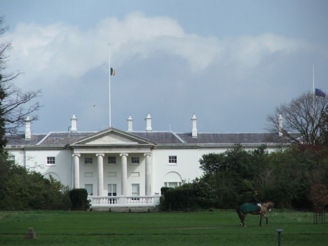 &Aacute;ras an Uachtar&aacute;in
