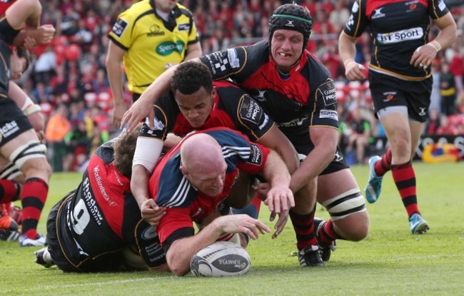 Paul O&Otilde;Connell scores a try