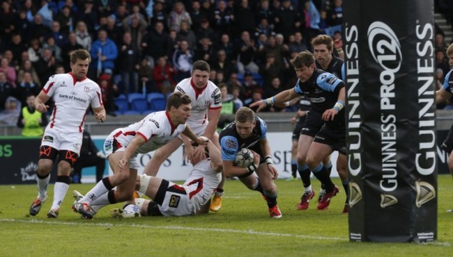 Finn Russell scores a try