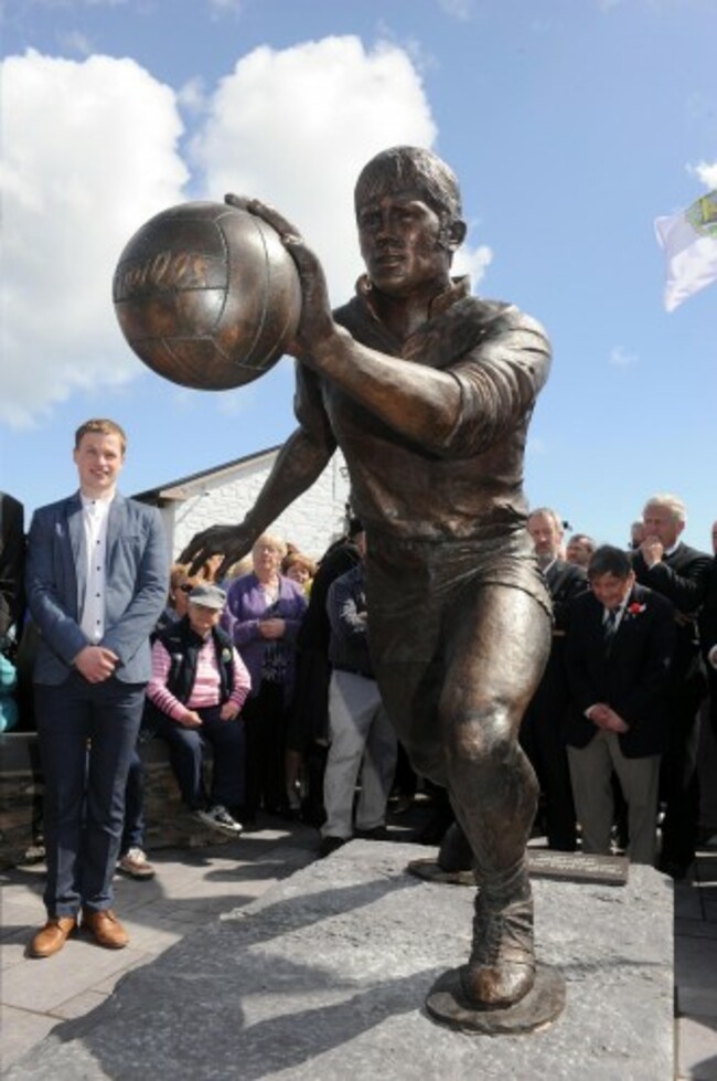 paidi ose statue00009