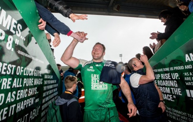 Michael Swift applauds the crowd after the game