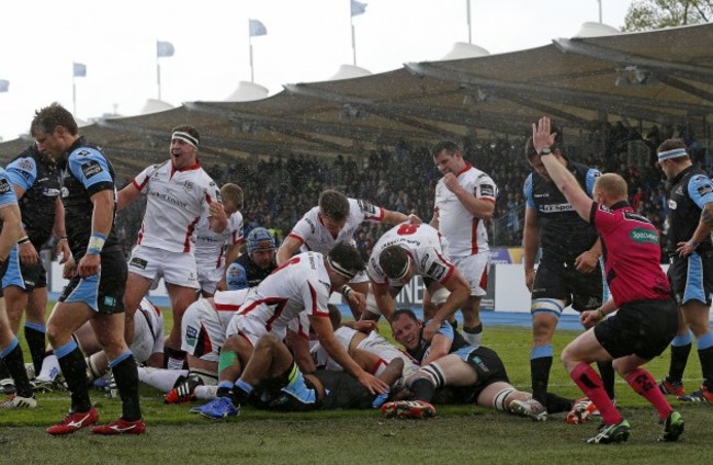 Chris Henry scores a try