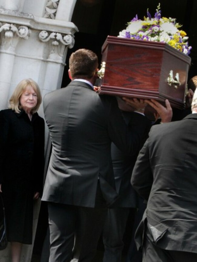 Derek Davis funeral 10 90380579