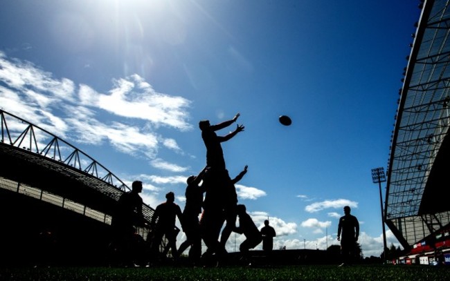 General view of a line-out during training