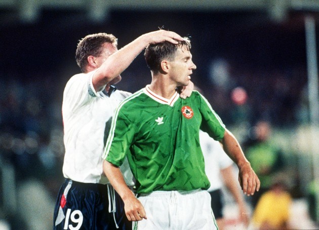 Paul Gascoigne rubs Chris Morris' head 1990