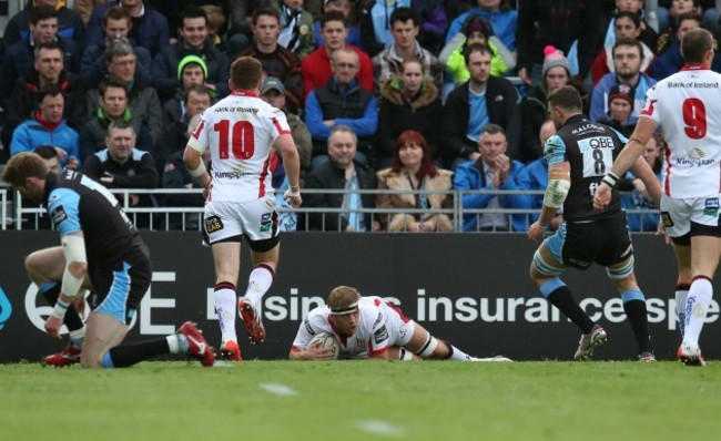 Chris Henry scores the first try